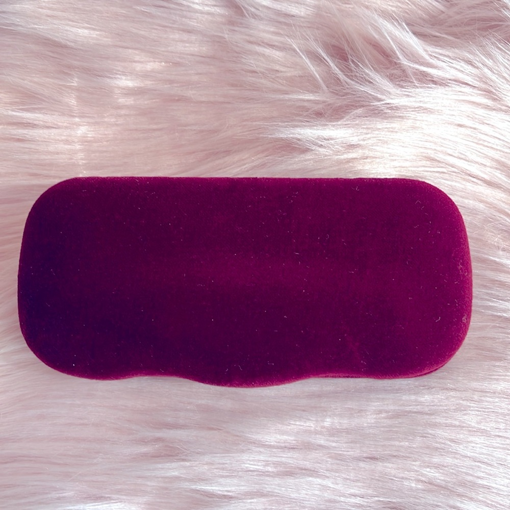 Gucci Hardcover Glasses Clamshell Case Red Velvet with Gucci Cleaning Cloth NWOT - Picture 3 of 8
